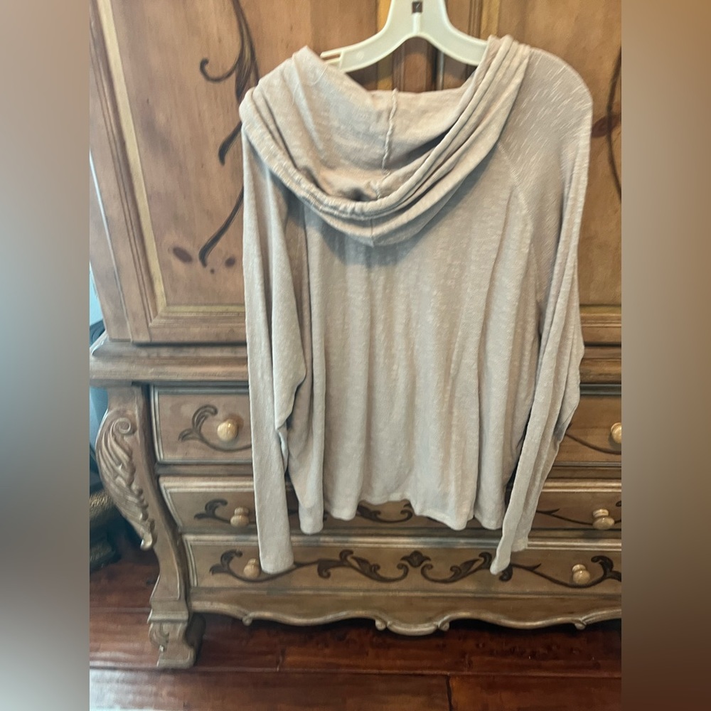 Tan pull over never worn